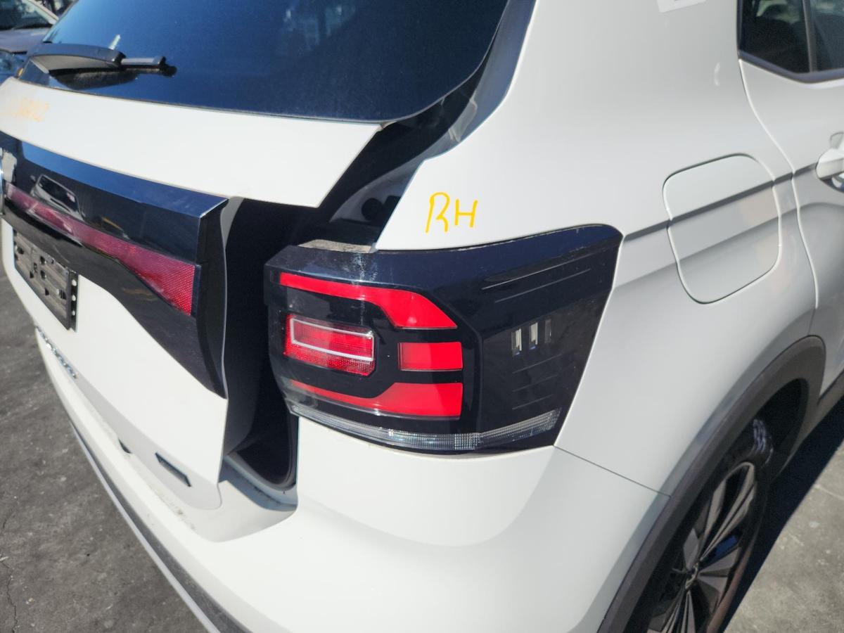1000872917-Right Taillight
