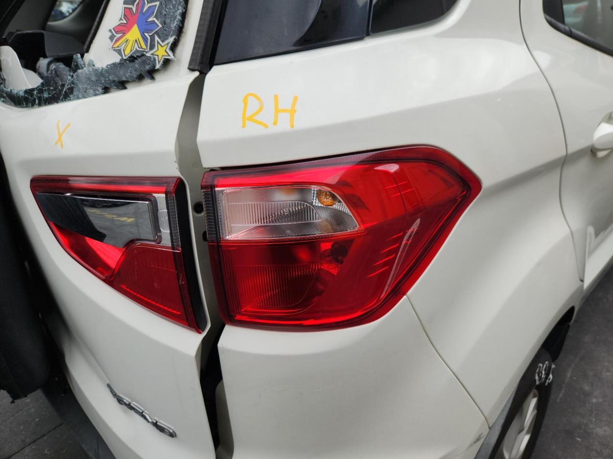 1000876845-Right Taillight