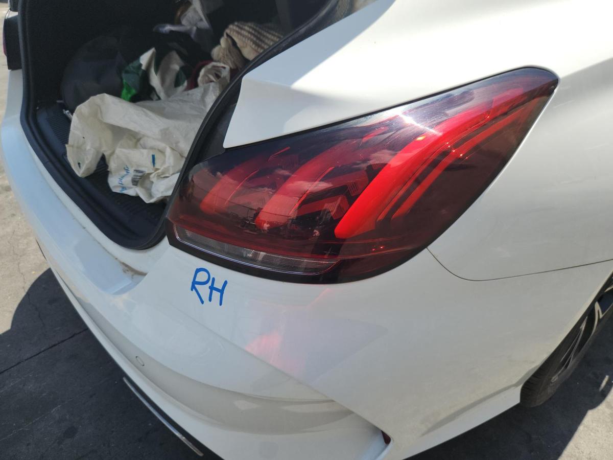 1000884341-Right Taillight