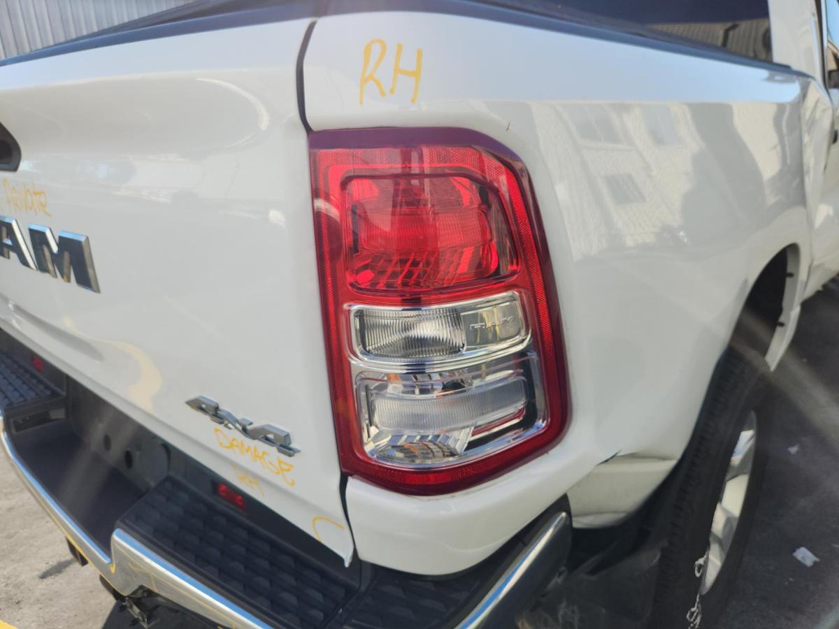1000842236-Right Taillight