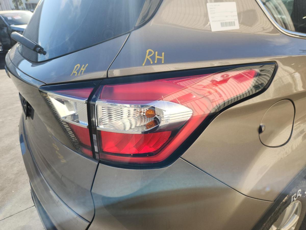 1000850578-Right Taillight