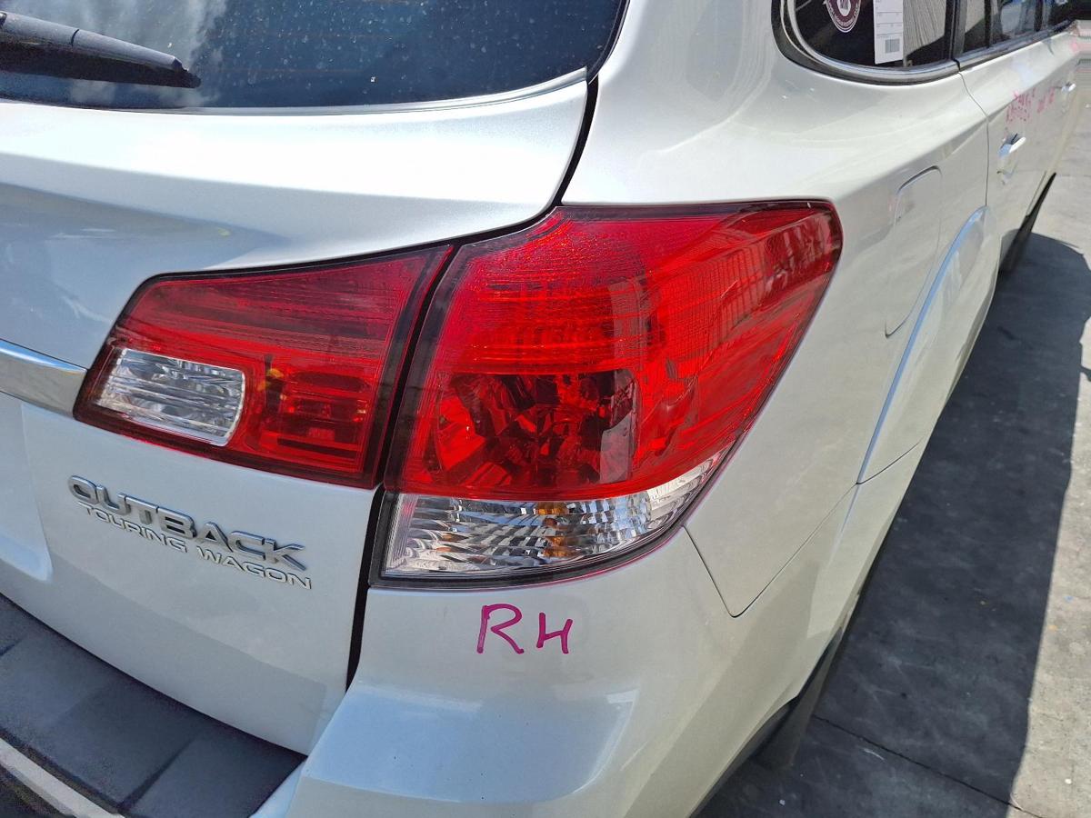 1000805515-Right Taillight