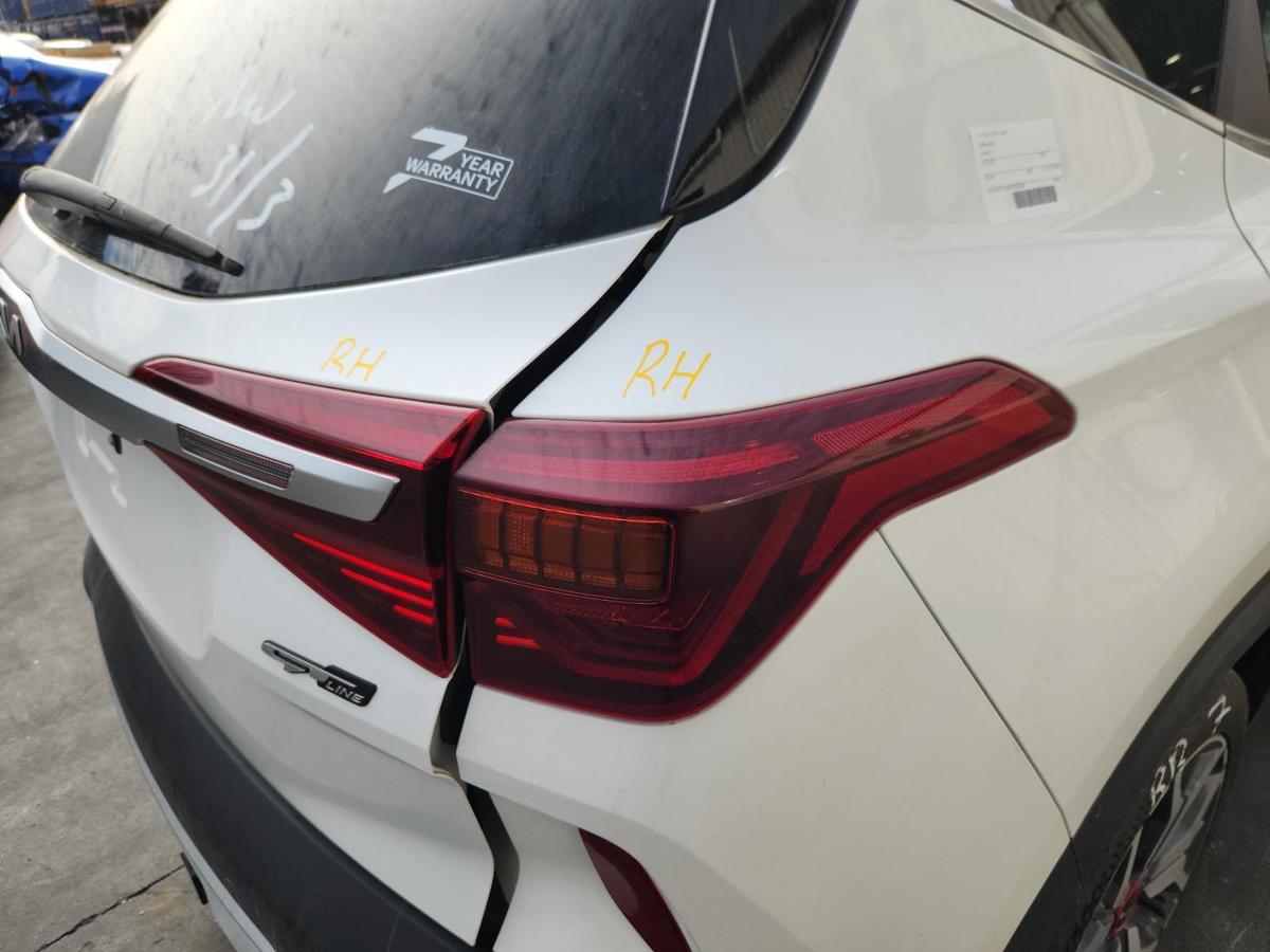 1000853340-Right Taillight