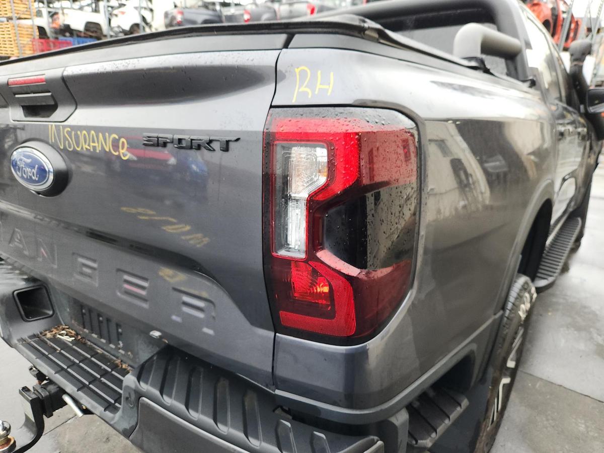 1000858540-Right Taillight