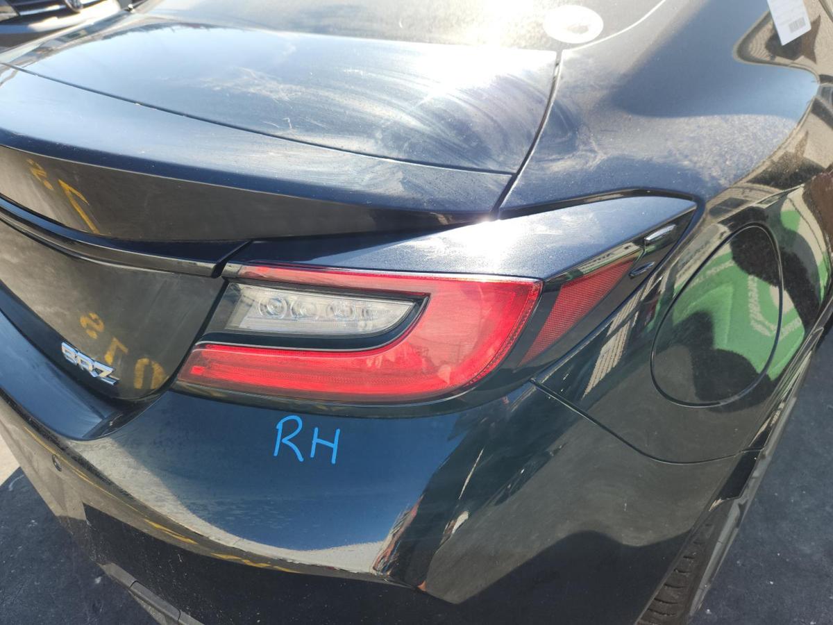 1000869902-Right Taillight