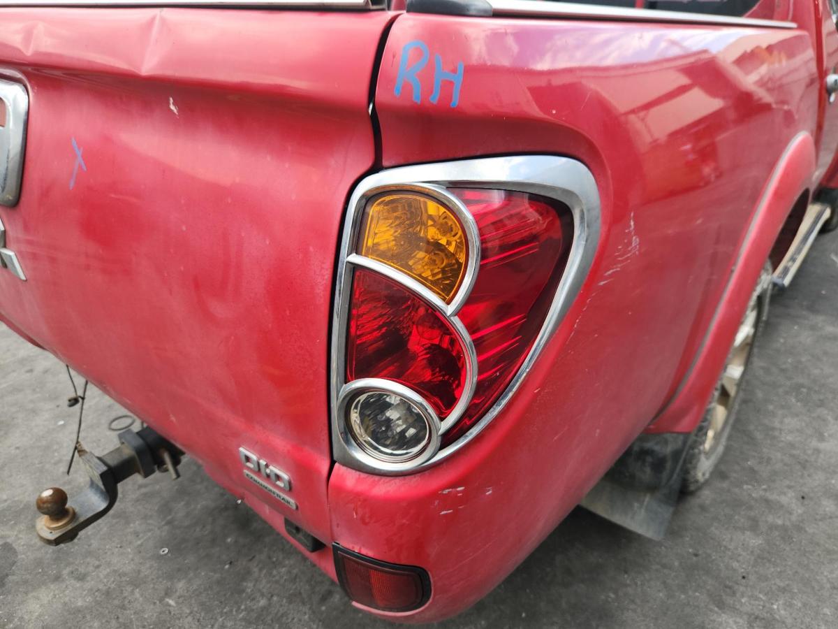 1000885521-Right Taillight