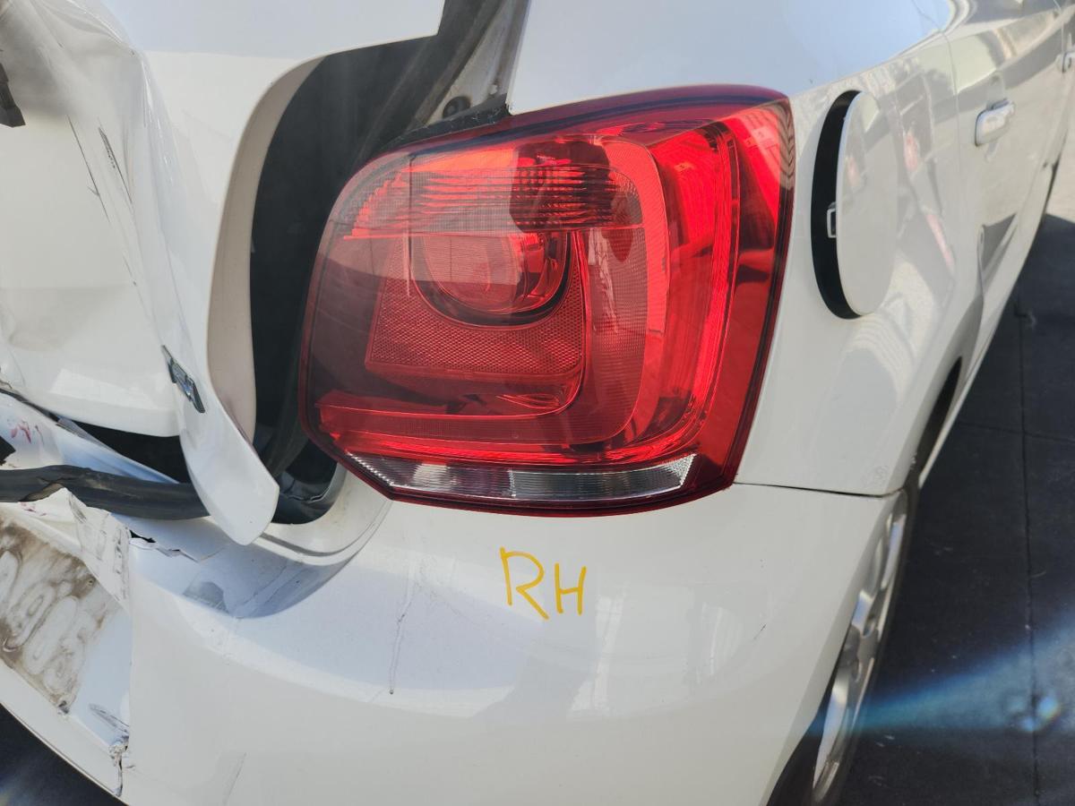 1000863675-Right Taillight