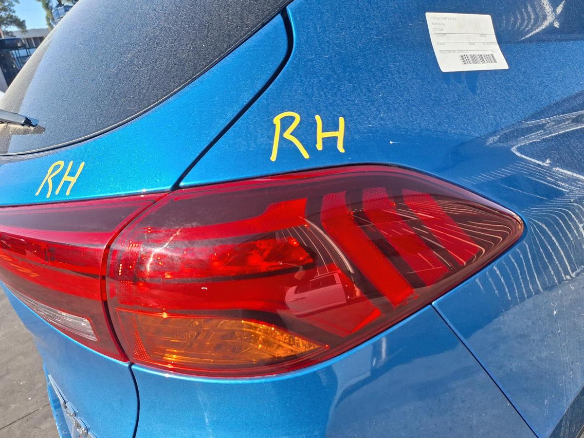 1000799178-Right Taillight