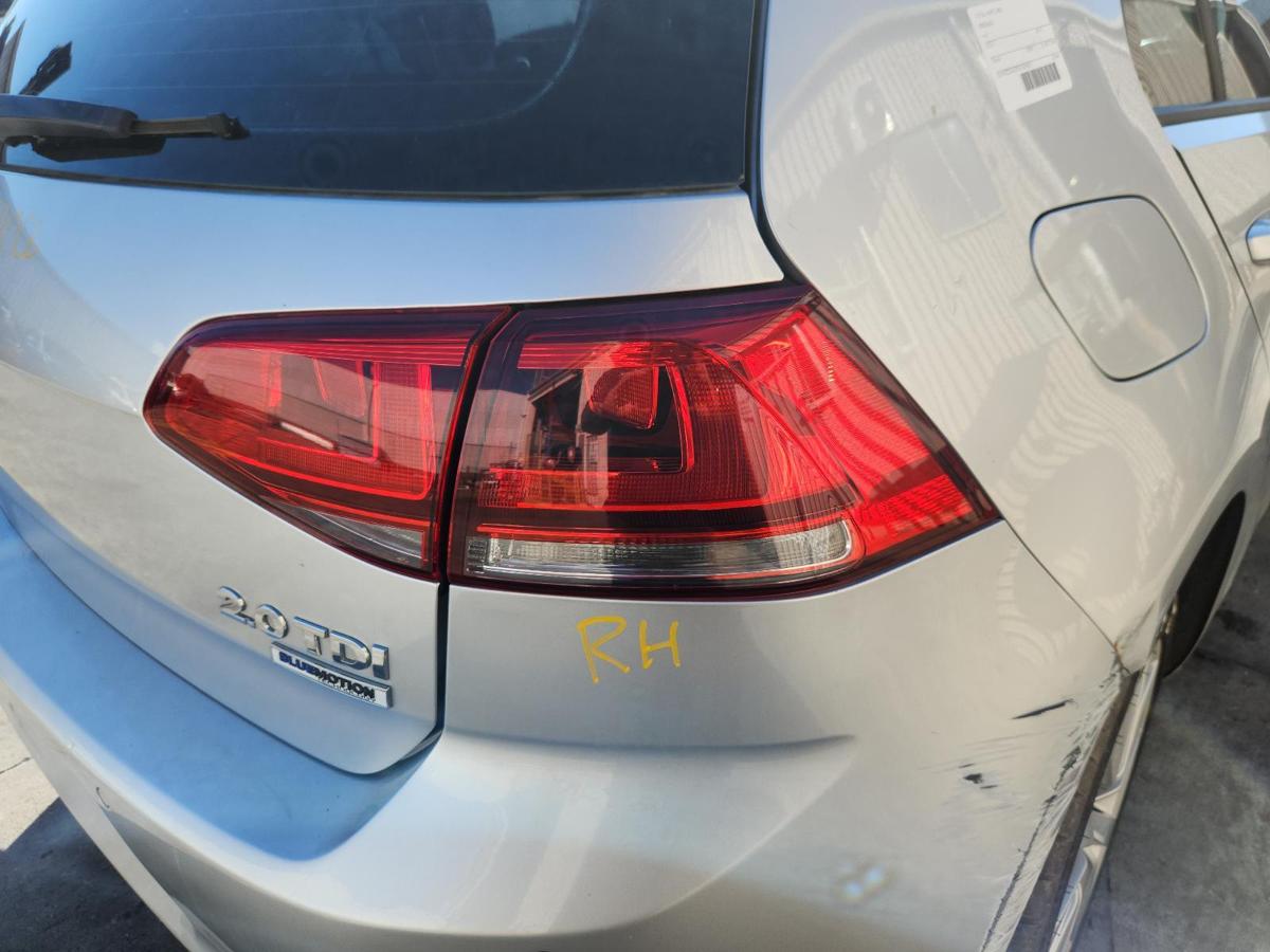 1000832577-Right Taillight
