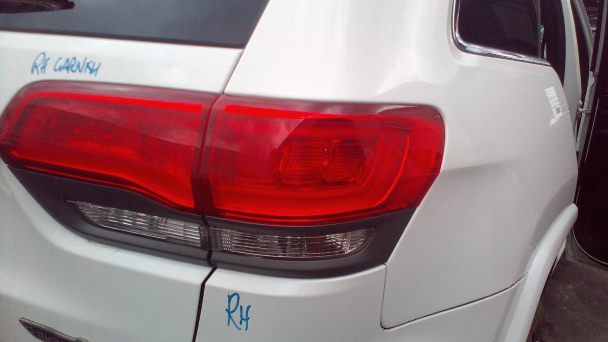 1000735052-Right Taillight