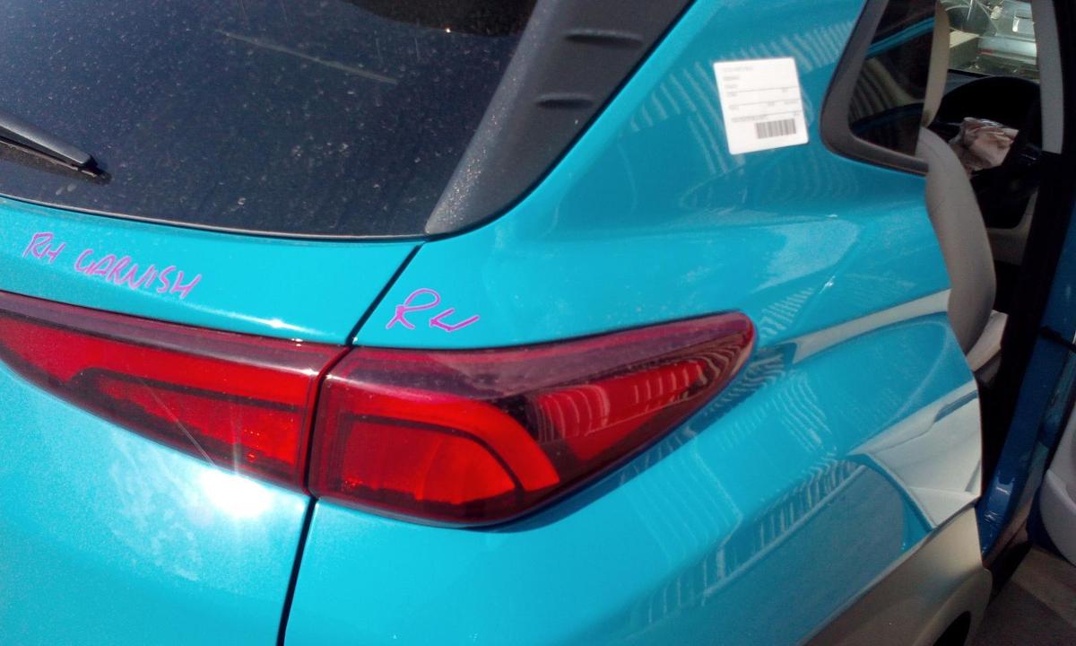 1000635837-Right Taillight