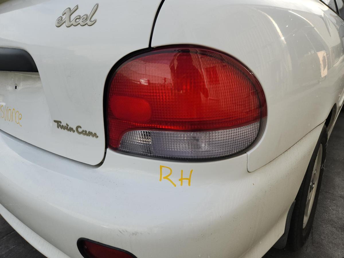 1000829855-Right Taillight