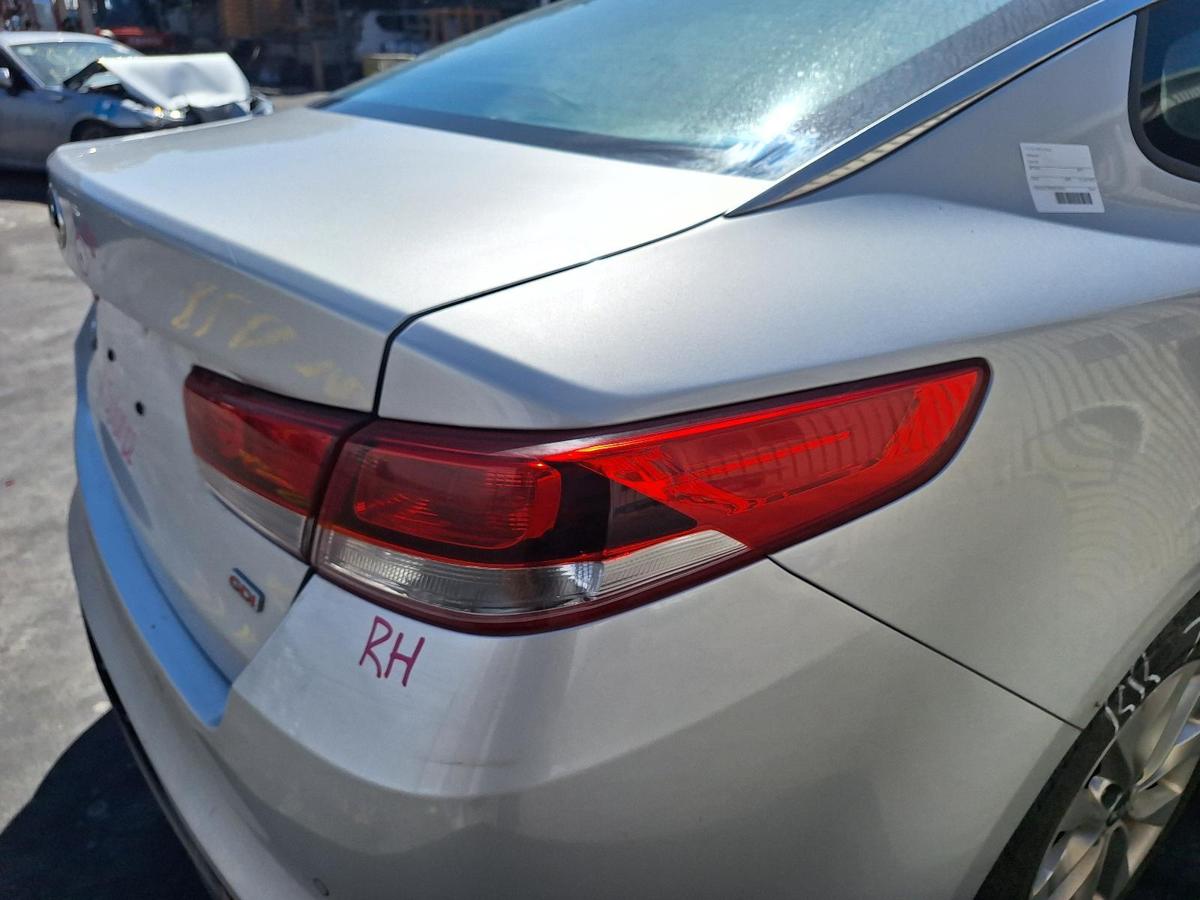1000799735-Right Taillight