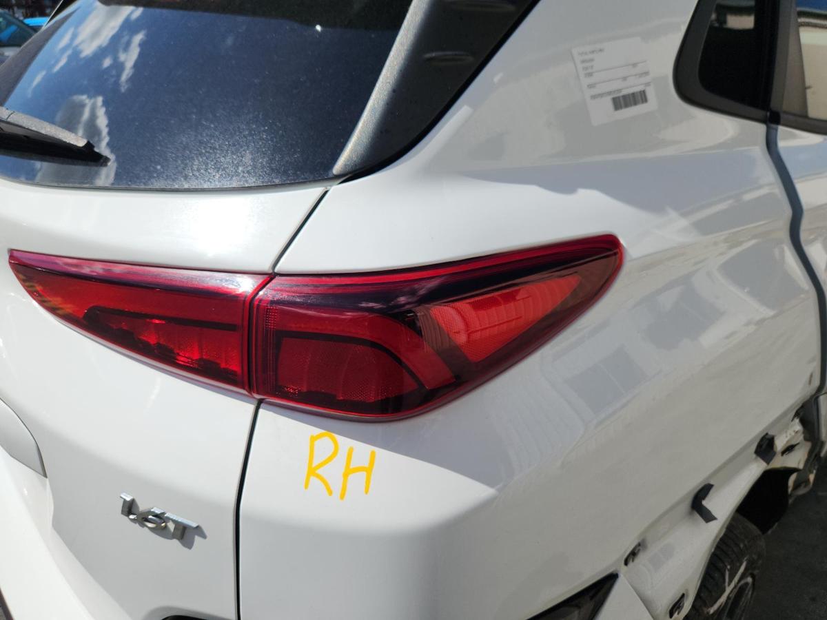 1000836269-Right Taillight