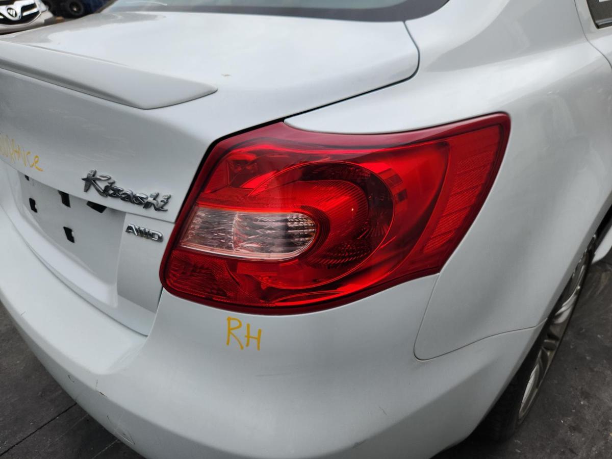 1000874463-Right Taillight