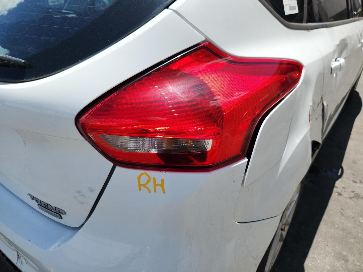 1000887264-Right Taillight