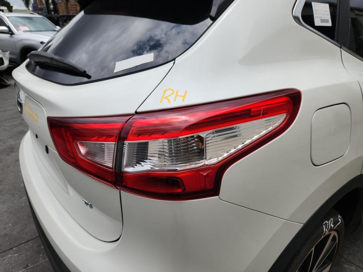 1000876487-Right Taillight