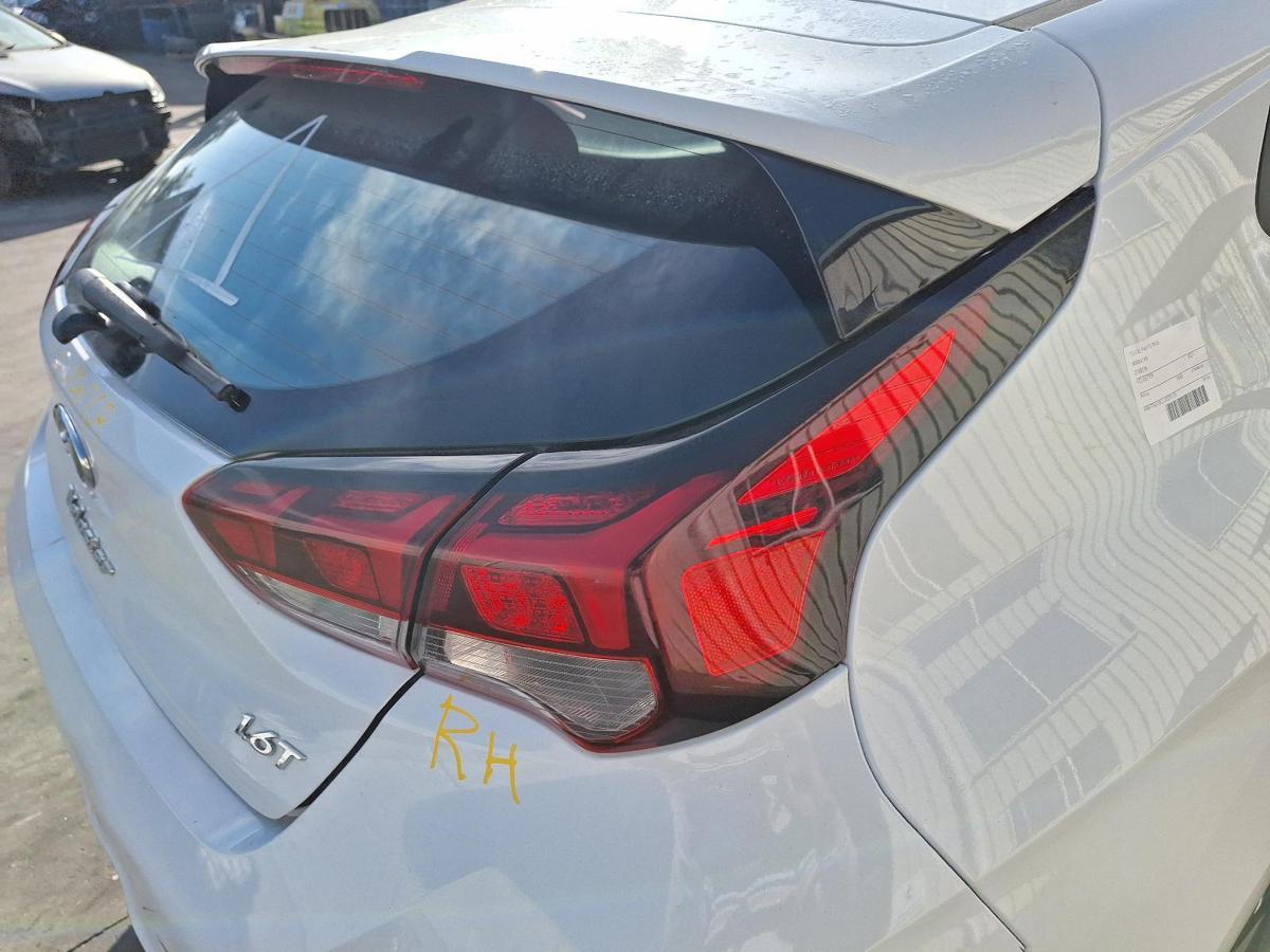 1000780152-Right Taillight