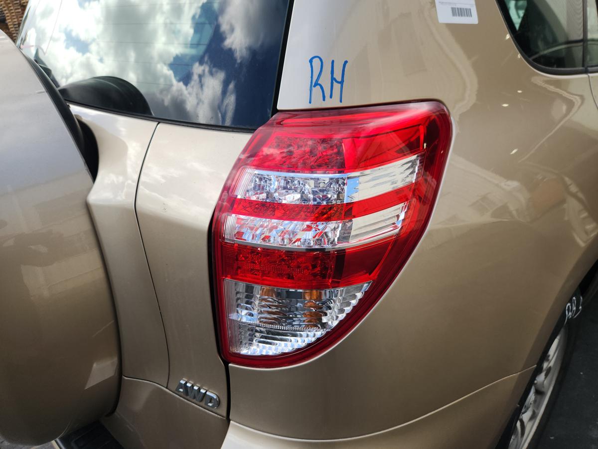 1000935946-Right Taillight