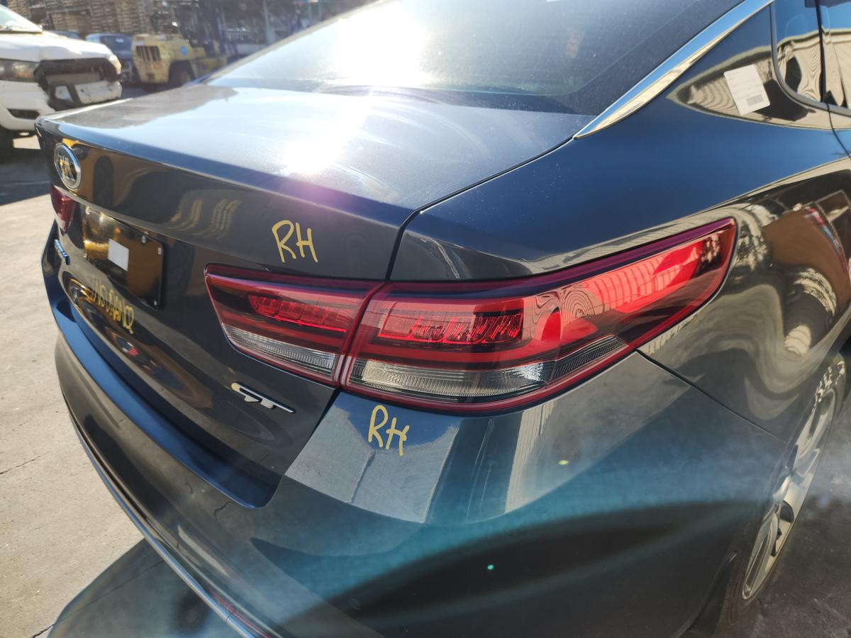 1000921638-Right Taillight