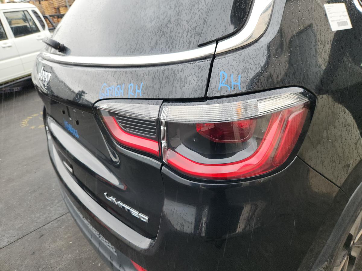 1000936792-Right Taillight