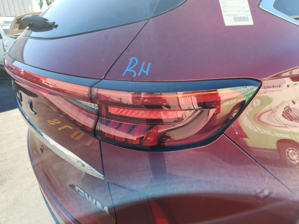 1000939567-Right Taillight