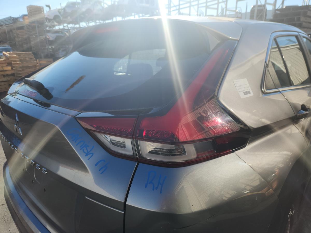 1000941393-Right Taillight