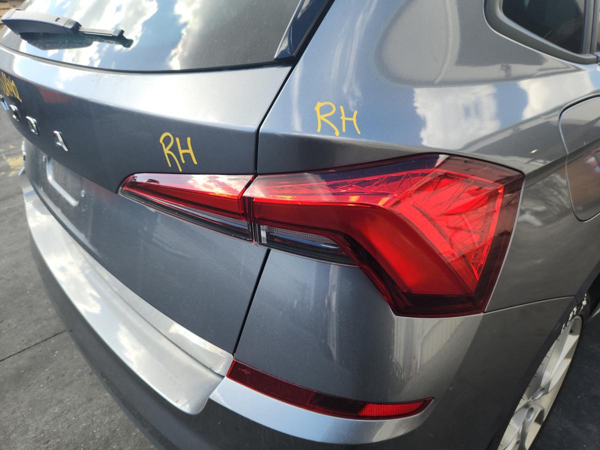 1000942096-Right Taillight