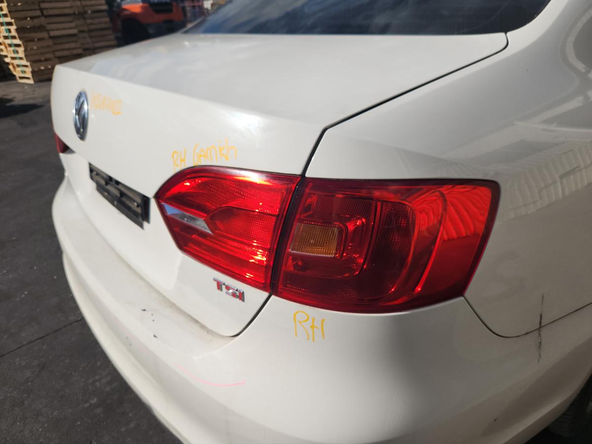 1000942386-Right Taillight