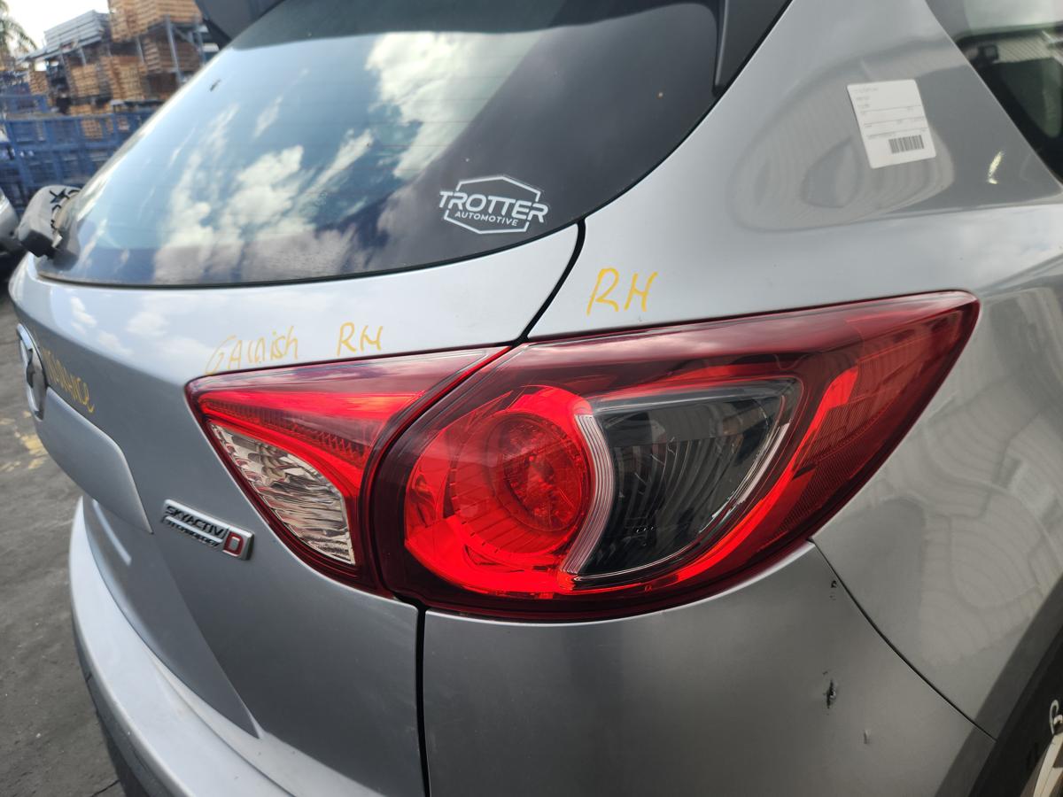 1000943371-Right Taillight