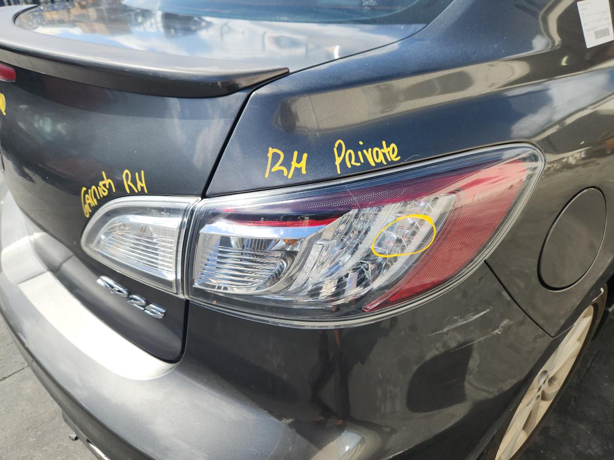 1000943943-Right Taillight