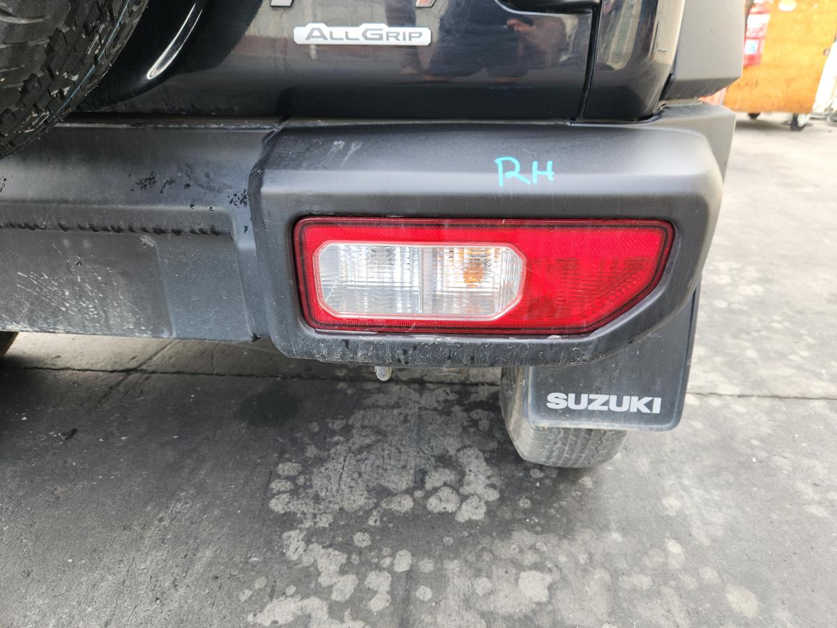 1000945463-Right Taillight