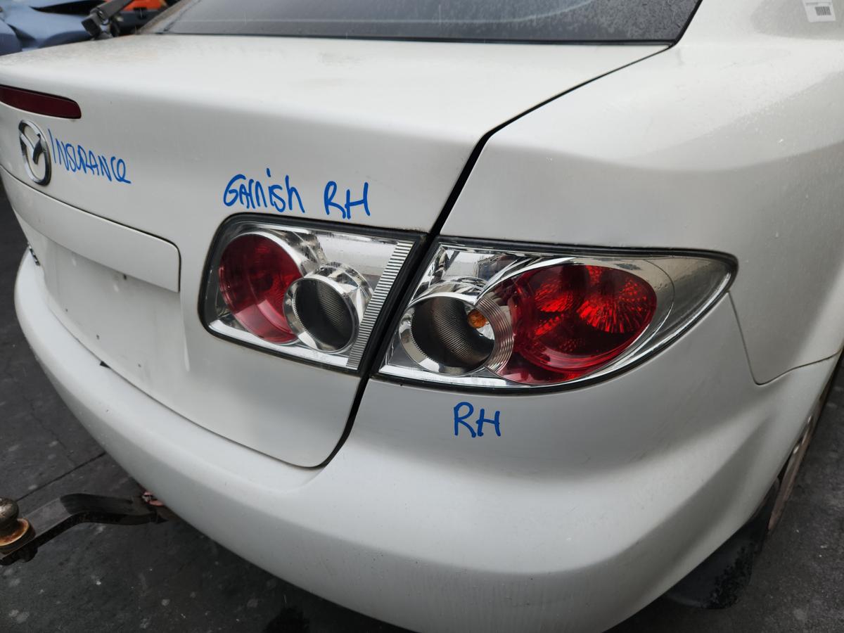 1000944927-Right Taillight