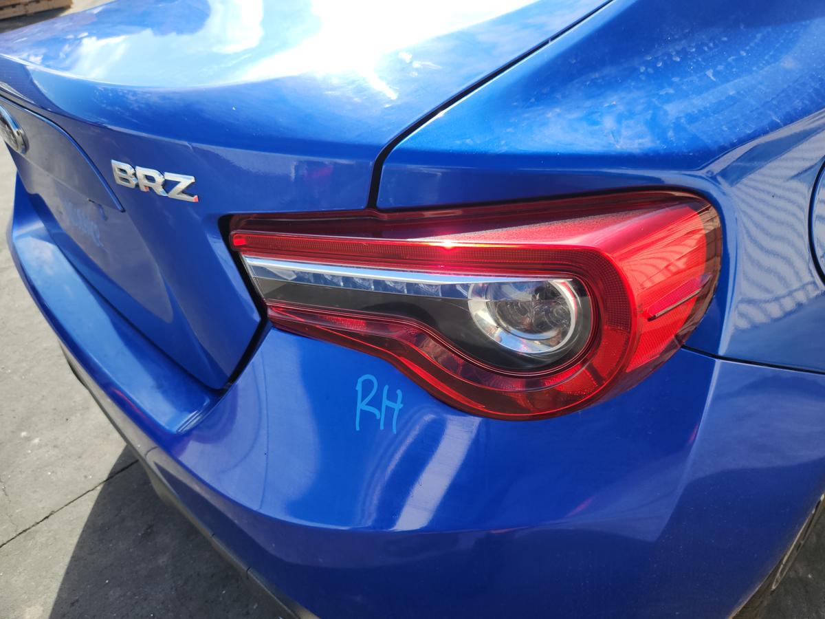 1000945571-Right Taillight