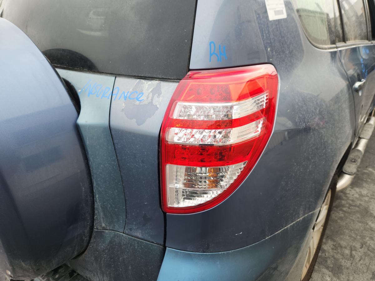 1000945699-Right Taillight
