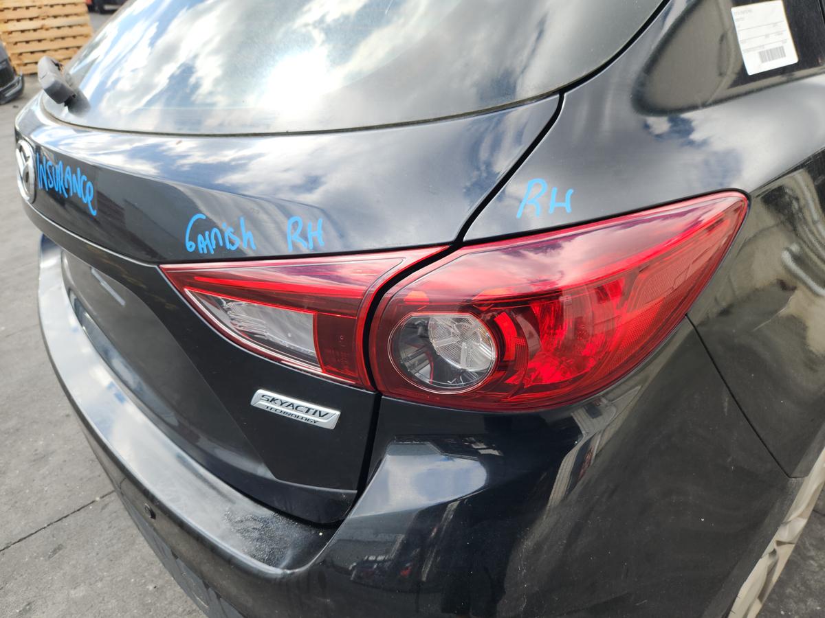 1000945843-Right Taillight