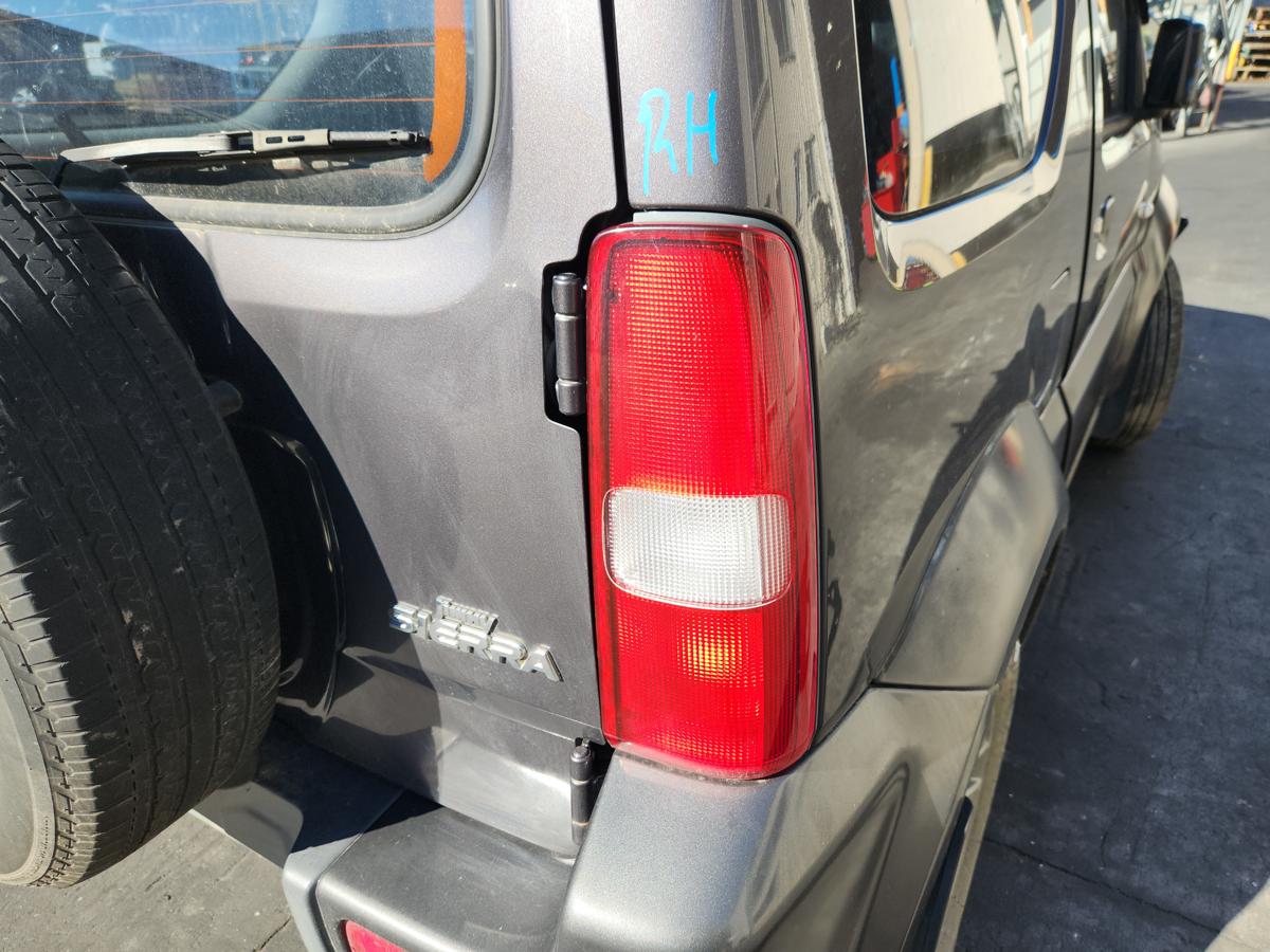 1000946362-Right Taillight