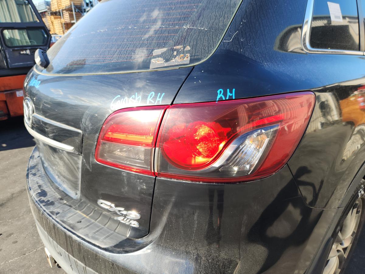 1000945083-Right Taillight
