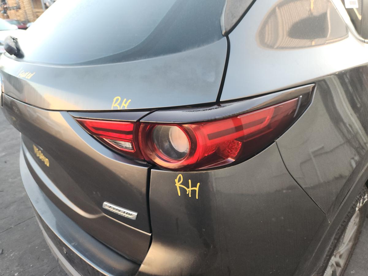 1000949000-Right Taillight