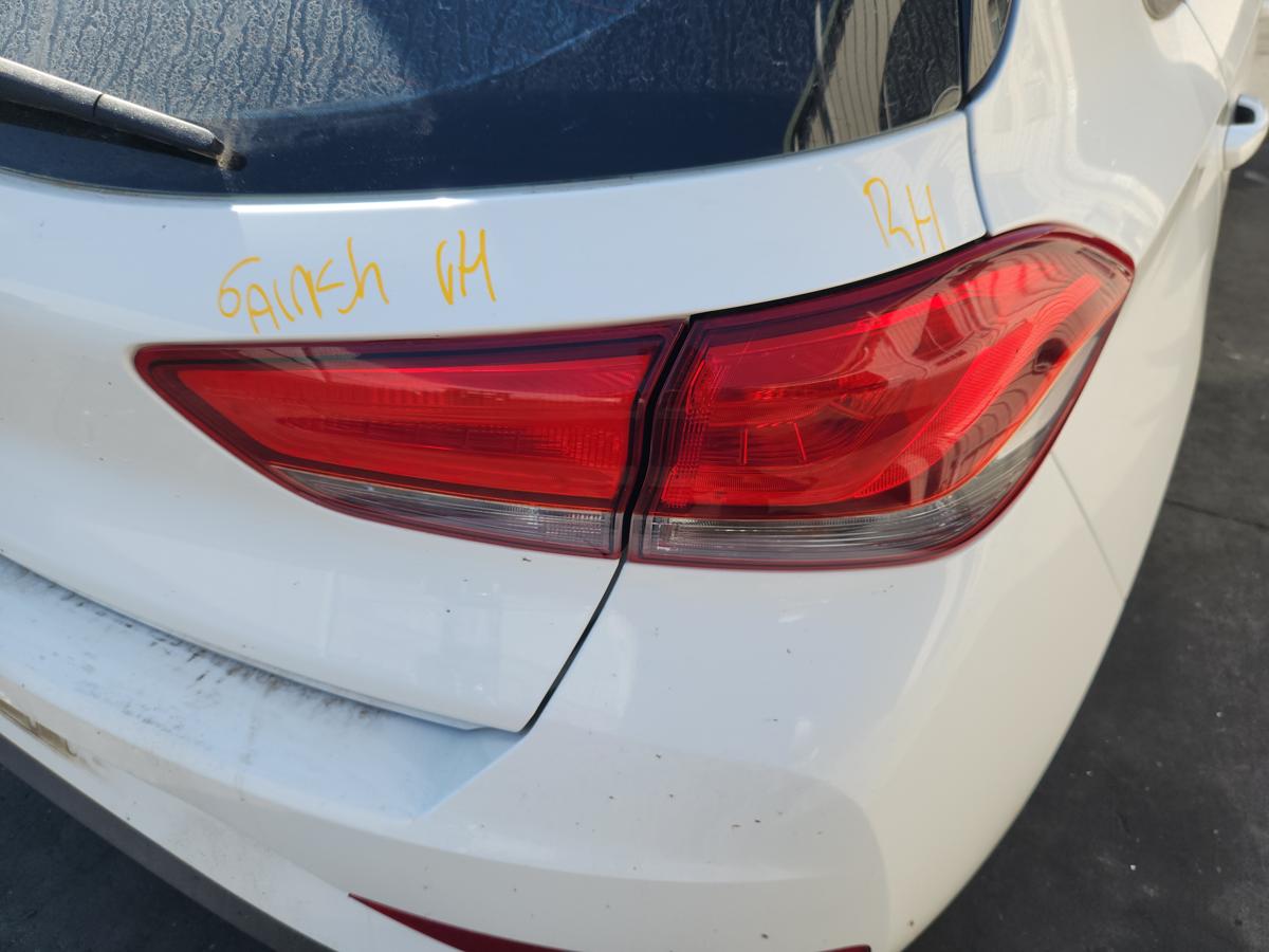 1000947496-Right Taillight
