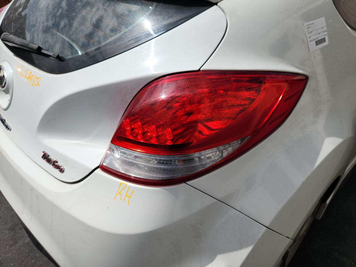 1000949399-Right Taillight