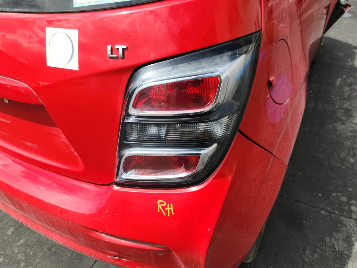 1000950257-Right Taillight