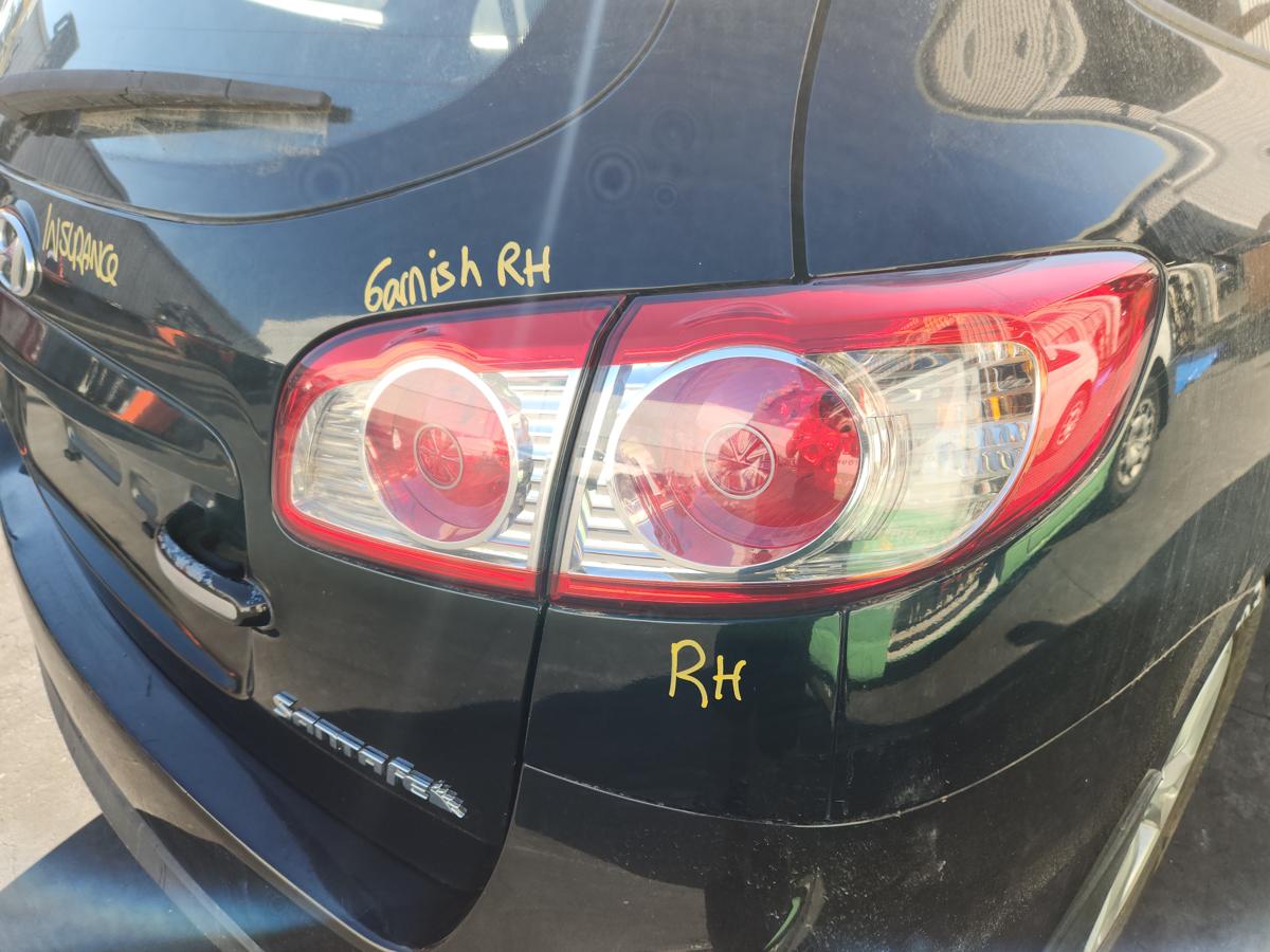 1000950636-Right Taillight