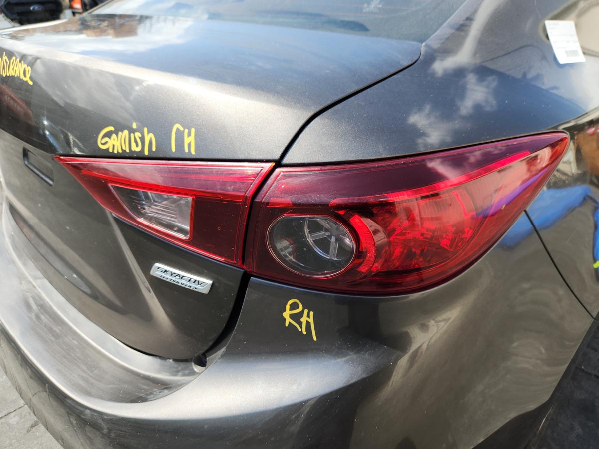 1000951171-Right Taillight