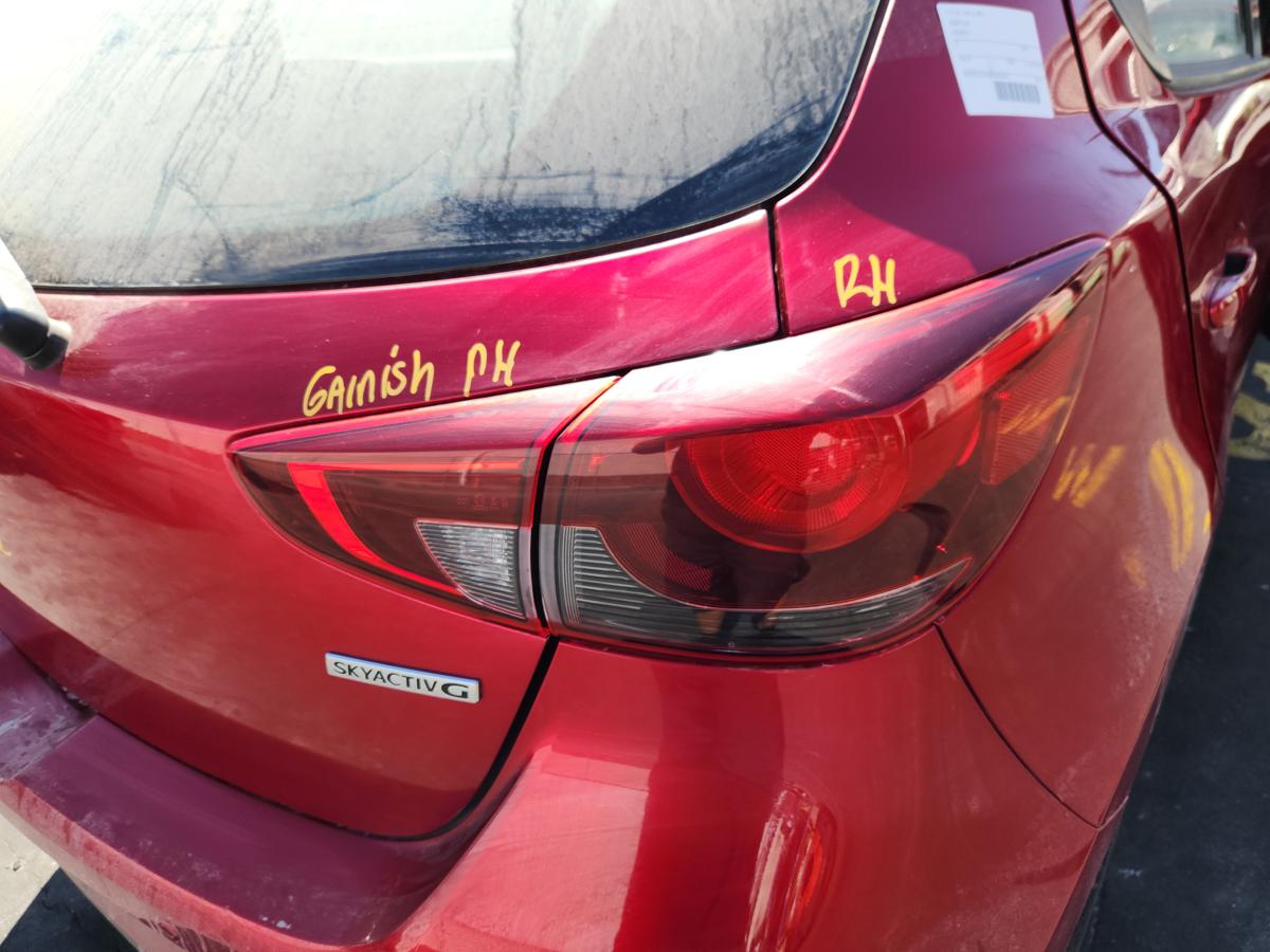 1000951306-Right Taillight