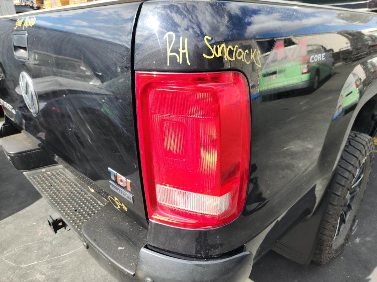 1000951685-Right Taillight