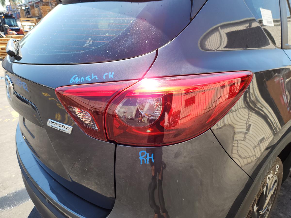 1000952110-Right Taillight