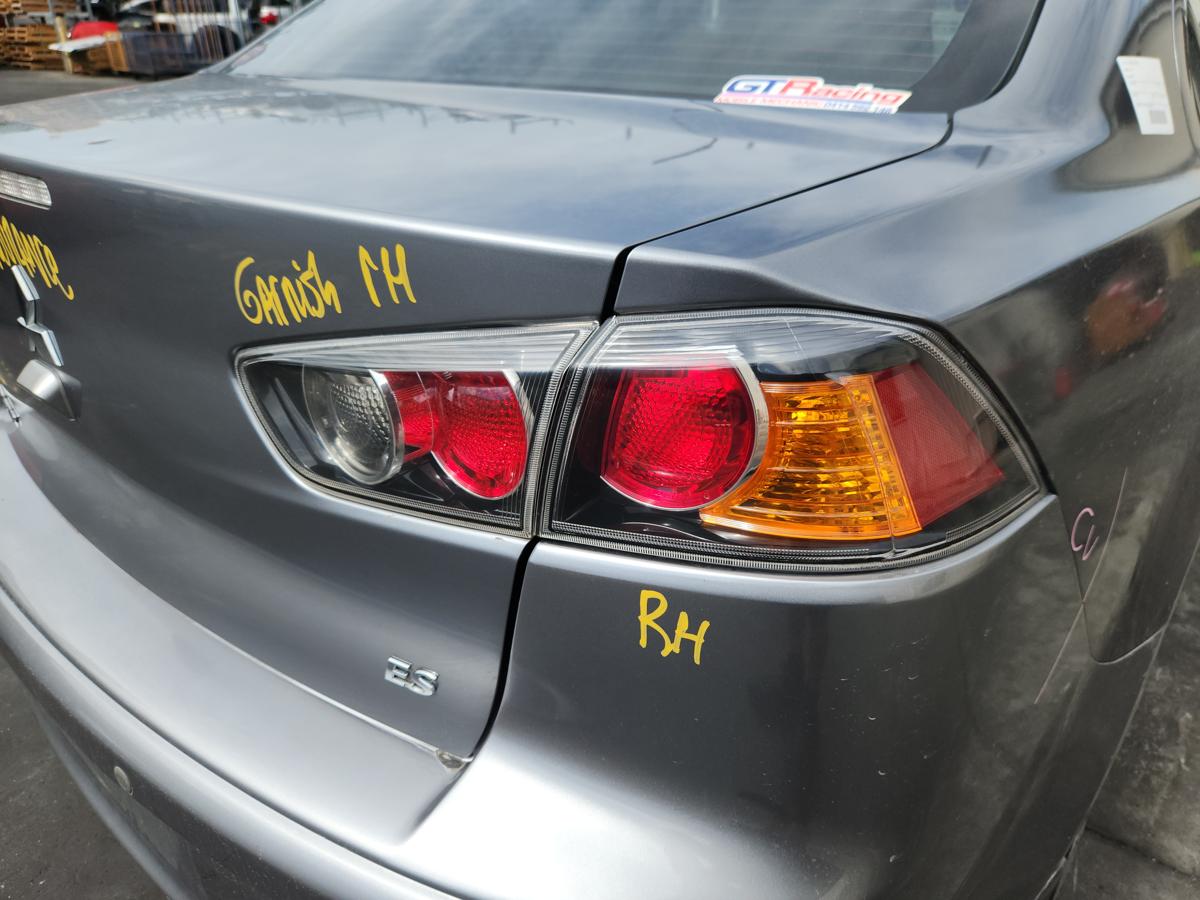 1000954531-Right Taillight