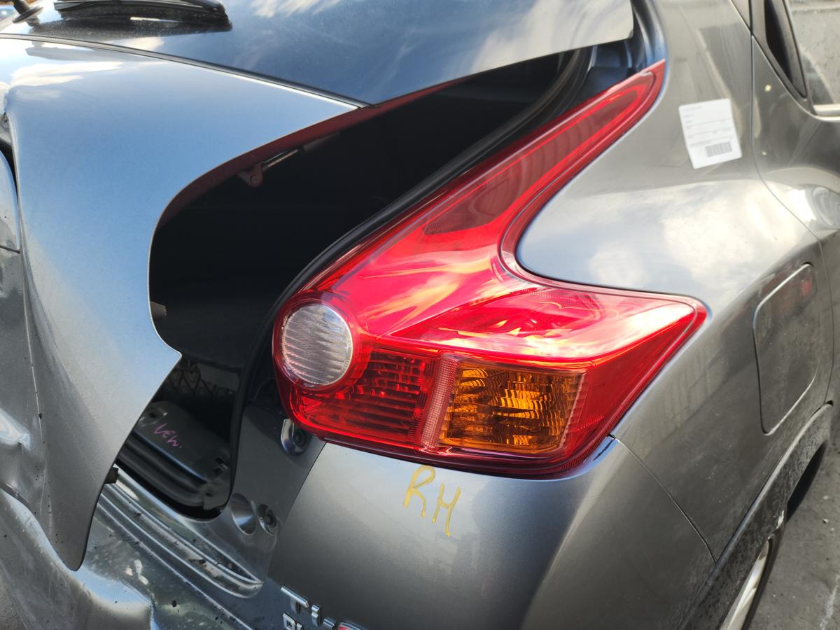 1000955128-Right Taillight