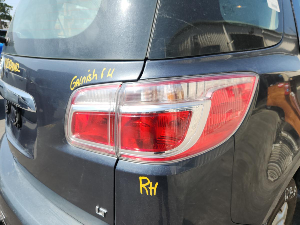 1000956104-Right Taillight